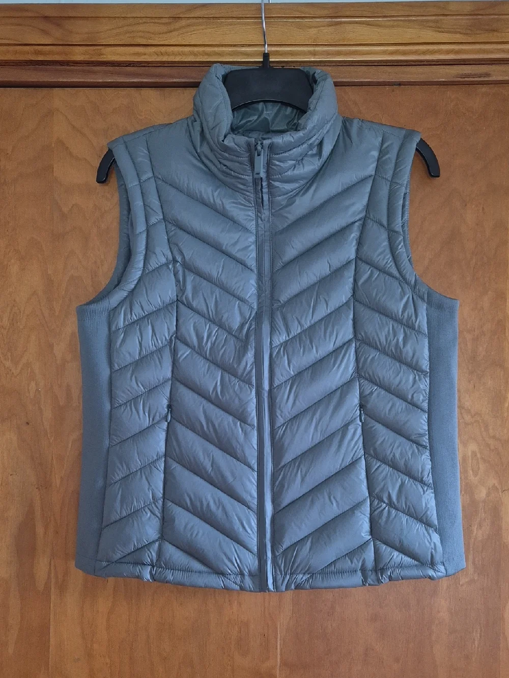 Calvin Klein Women's Autumn Green Quilted Puffer Vest, size M - Picture 2 of 13